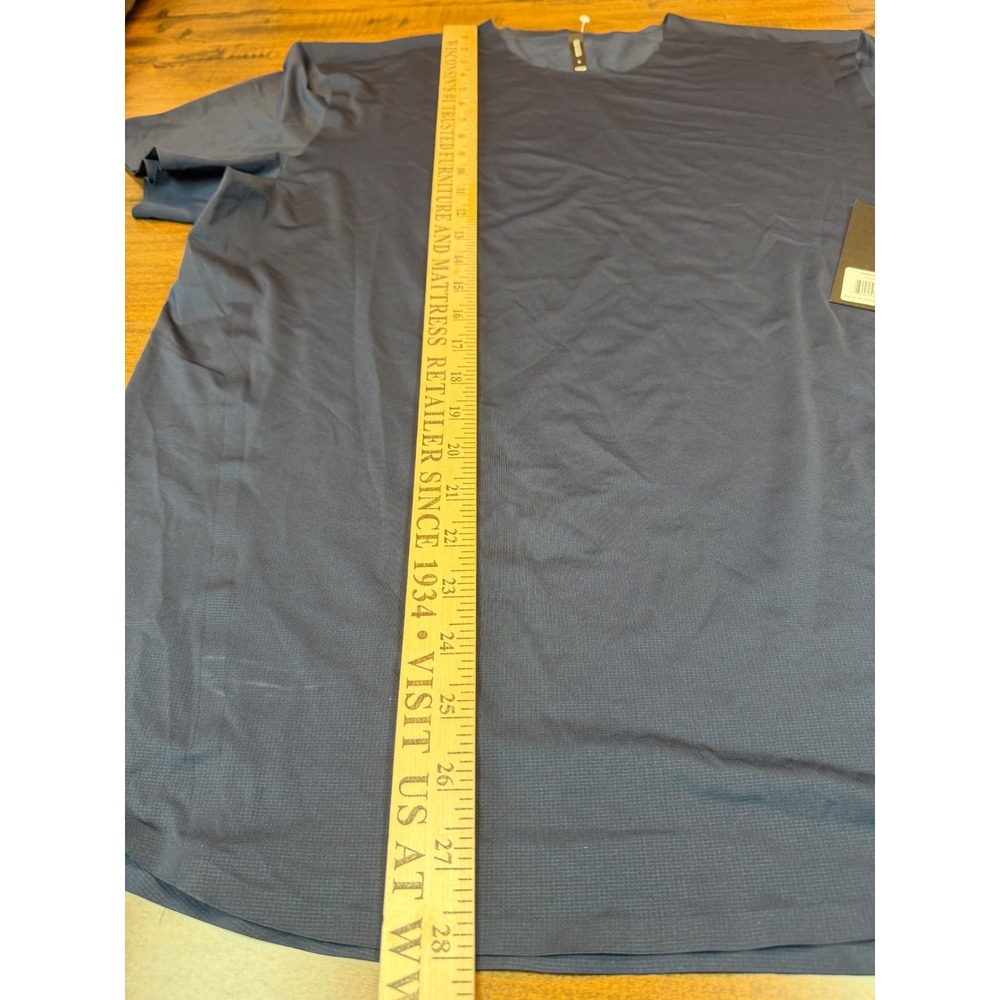 Ten Thousand Distance Shirt Mens Large Navy Blue Short Sleeve Running NWT - Picture 3 of 5